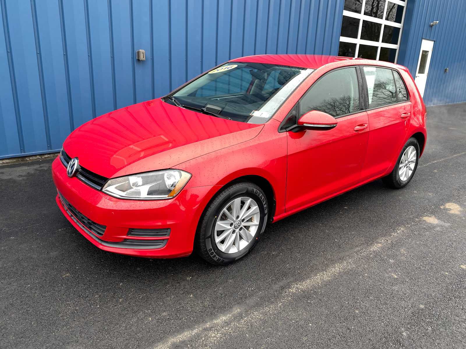 Used 2016 Volkswagen Golf S FWD image 2