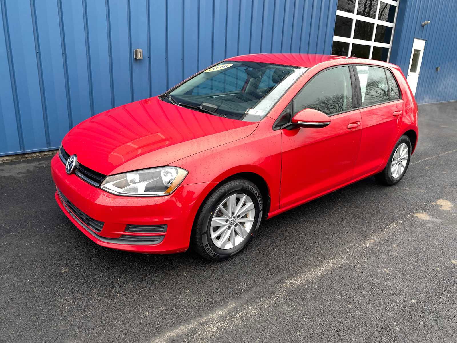 Used 2016 Volkswagen Golf S image 2