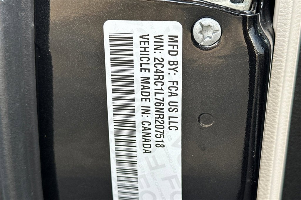 Used 2022 Chrysler Pacifica Touring-L image 26