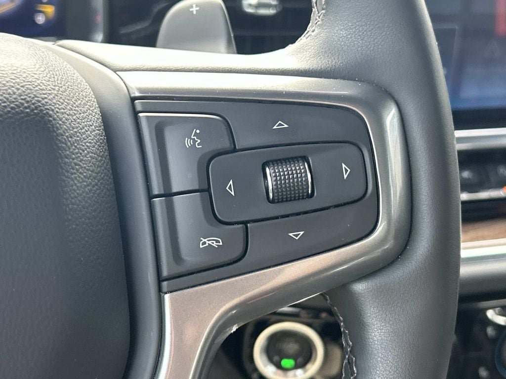 Used 2024 Chevrolet Silverado 1500 LT AWD/4WD image 25