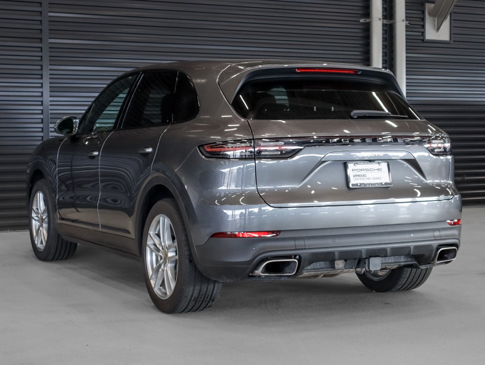 Used 2023 Porsche Cayenne AWD/4WD image 3