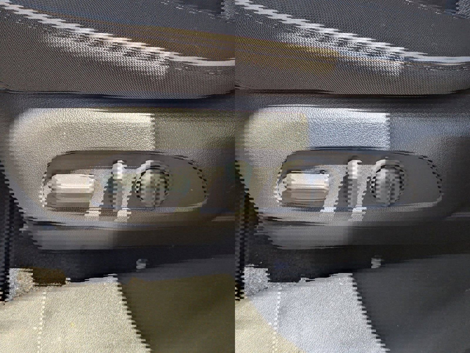 Used 2023 Chevrolet TrailBlazer LT FWD image 24