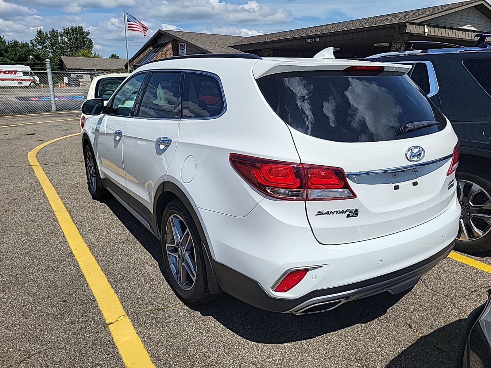 Used 2019 Hyundai Santa Fe XL w/ Cargo Package AWD/4WD image 7