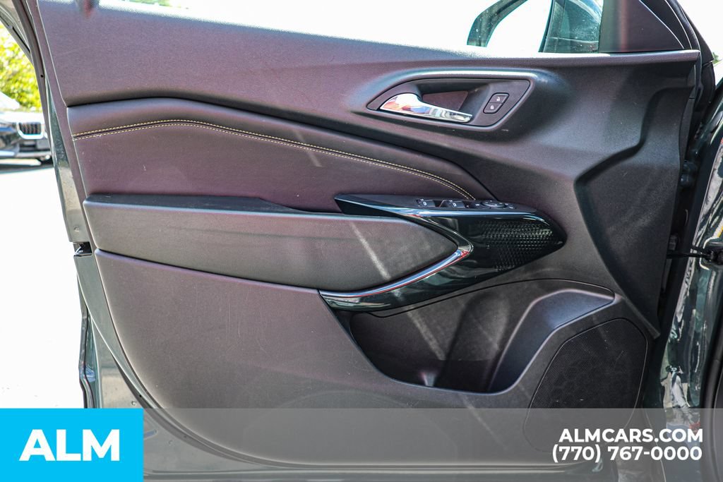 Used 2025 Chevrolet Trax LT FWD image 43