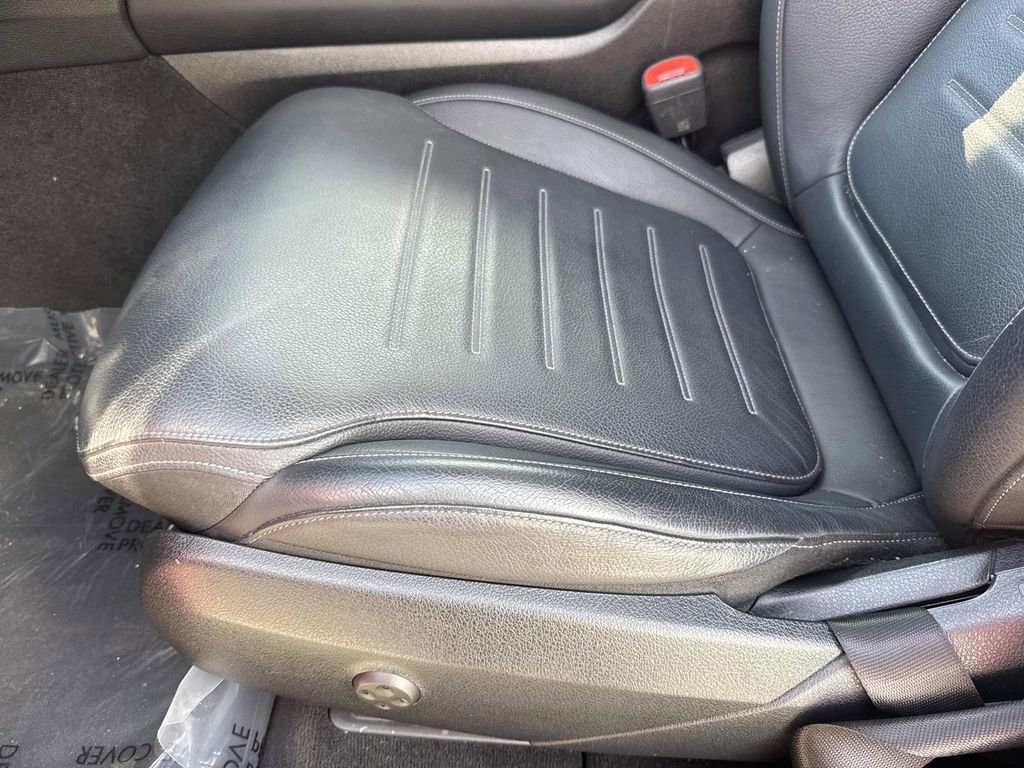 Used 2024 Mercedes-Benz GLC 300 4MATIC image 29