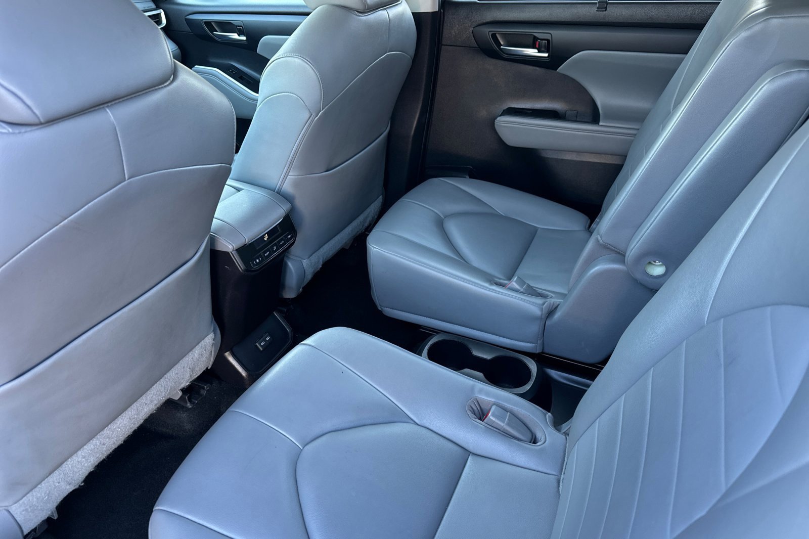 Used 2023 Toyota Highlander XLE image 15