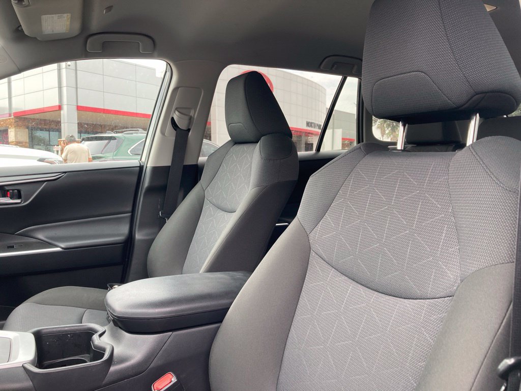 Certified 2025 Toyota RAV4 XLE FWD image 8