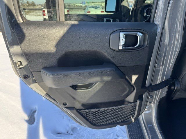 Used 2023 Jeep Wrangler Unlimited Sahara image 25