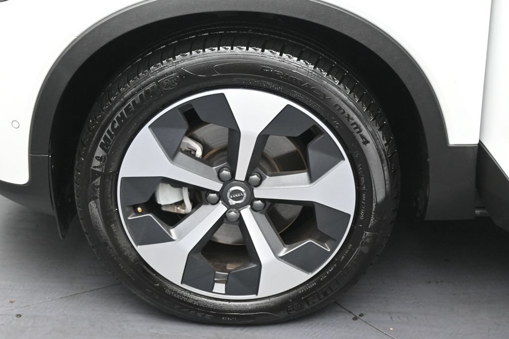 Used 2026 Volvo XC40 B5 Plus AWD/4WD image 16