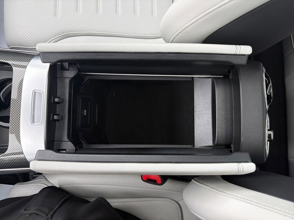 Used 2025 Mercedes-Benz GLC 350e 4MATIC image 4