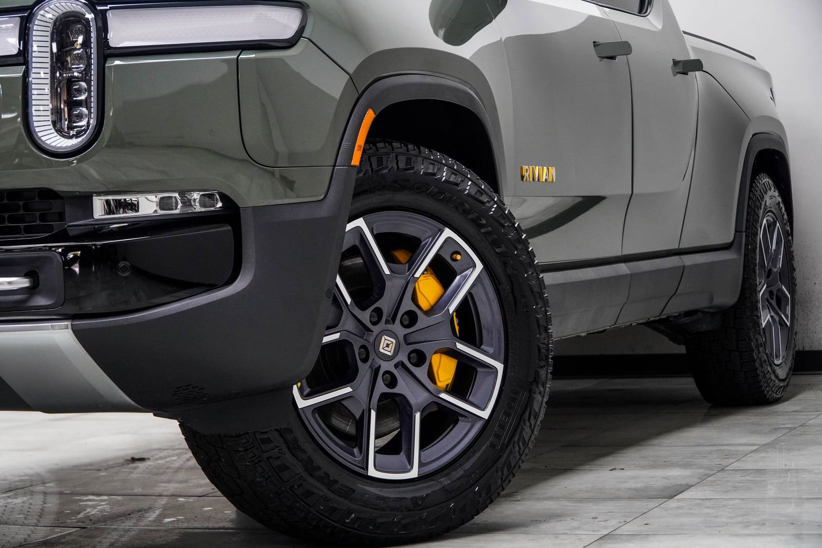 Used 2022 Rivian R1T Launch Edition image 3