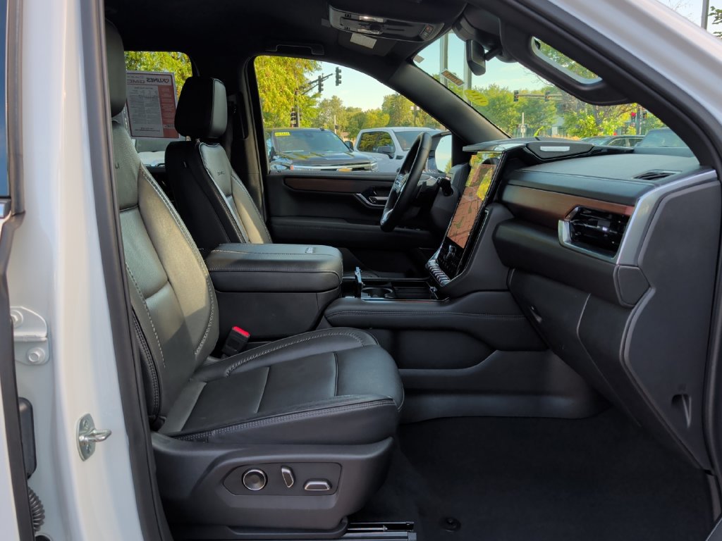 Used 2025 GMC Yukon Denali AWD/4WD image 37
