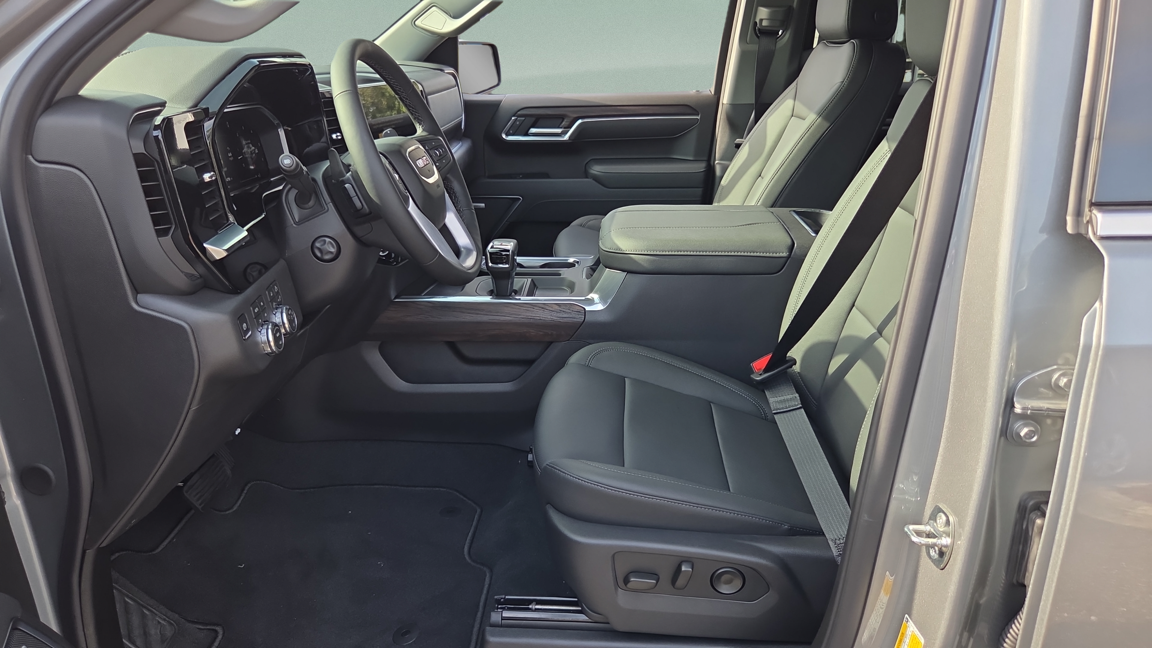 New 2026 GMC Sierra 1500 SLT w/ SLT Premium Package AWD/4WD image 9