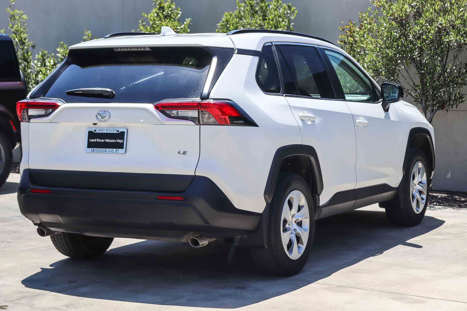 Used 2021 Toyota RAV4 LE FWD image 6