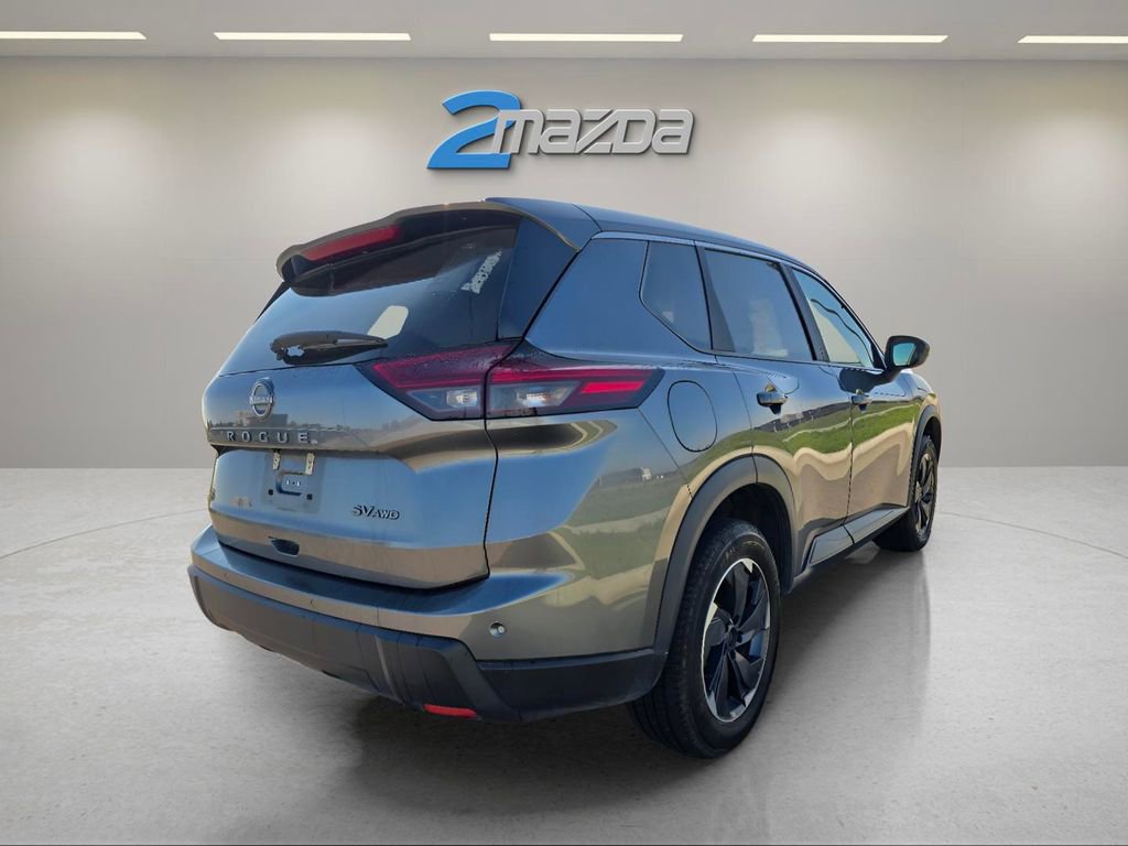 Used 2024 Nissan Rogue SV image 5