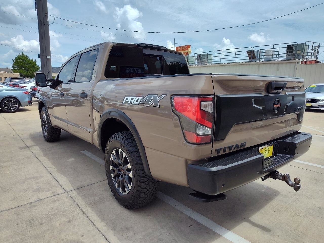 Used 2021 Nissan Titan PRO-4X w/ Pro-4x Convenience Package AWD/4WD image 6