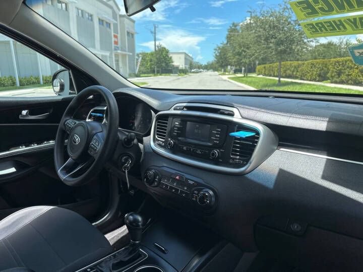 Used 2017 Kia Sorento AWD w/ LX Convenience Package image 28