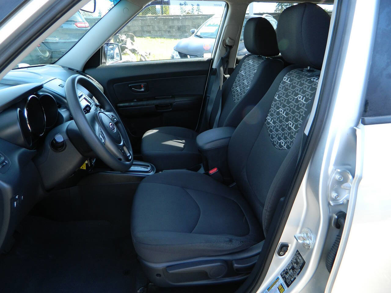 Used 2010 Kia Soul + image 12