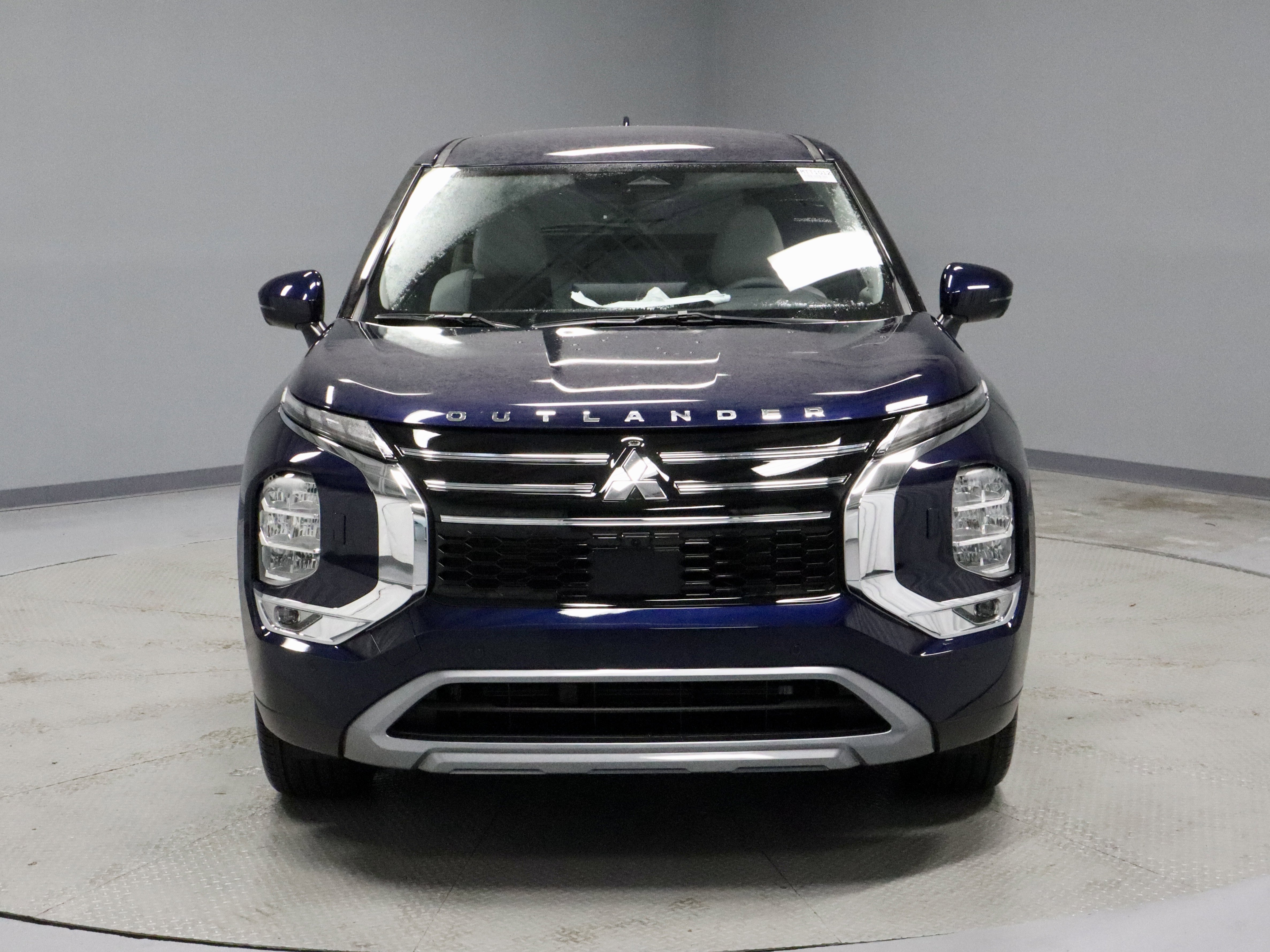 New 2025 Mitsubishi Outlander SE image 3