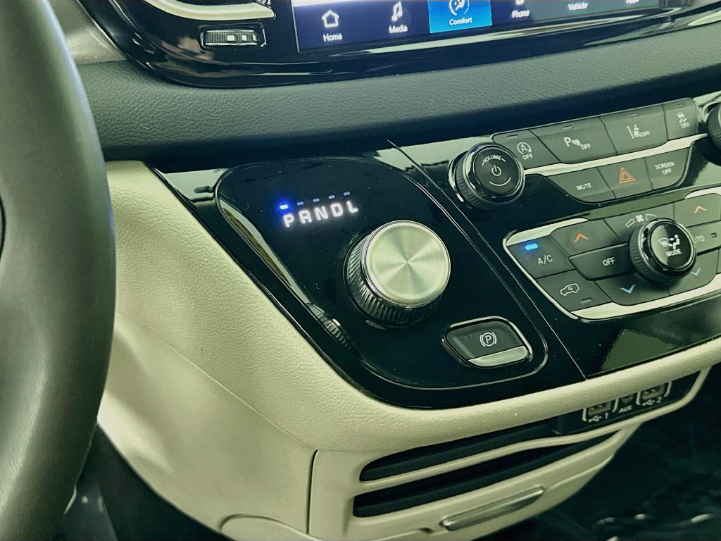 Certified 2024 Chrysler Pacifica Touring-L FWD image 25