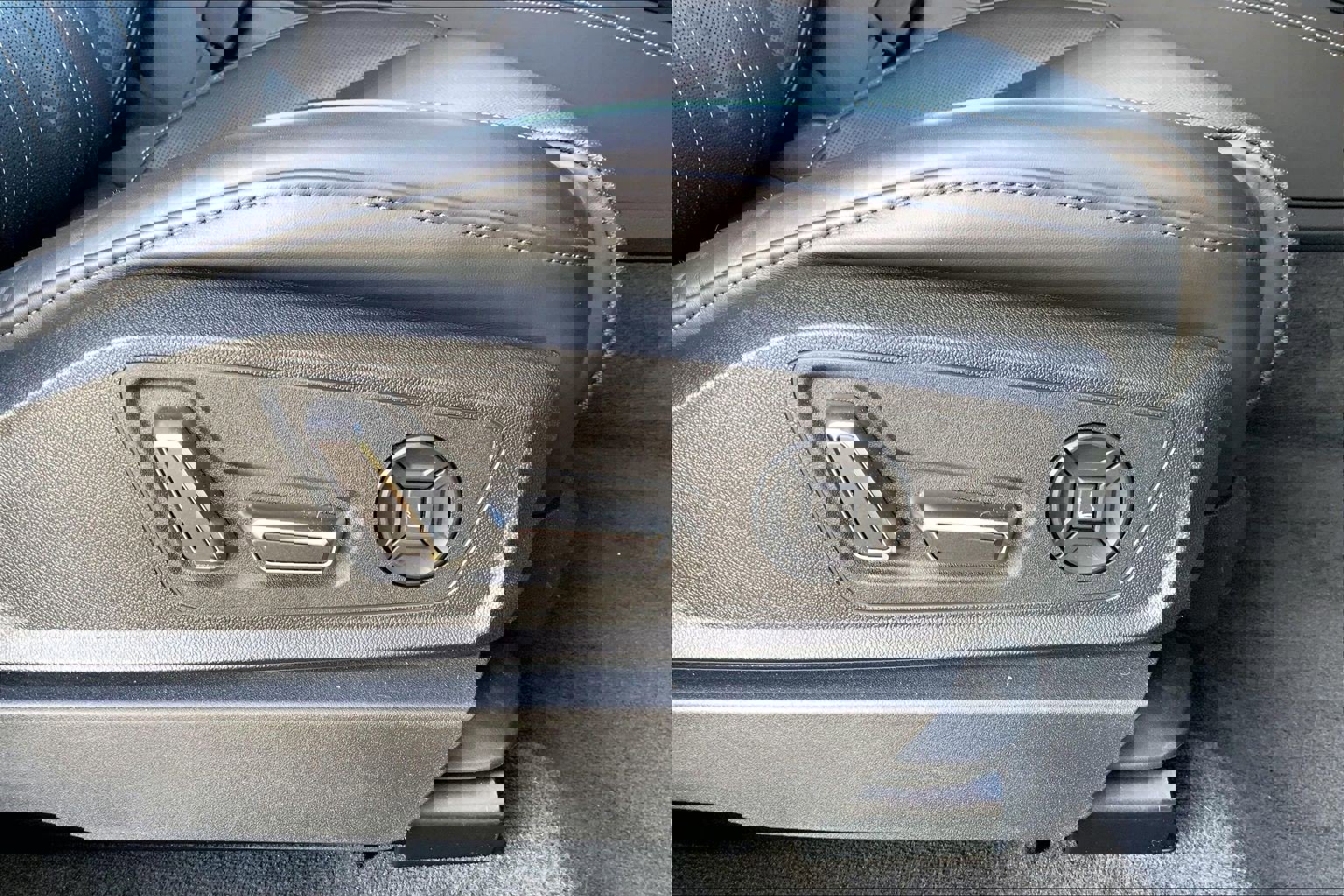 Used 2024 Audi Q8 e-tron Prestige image 36