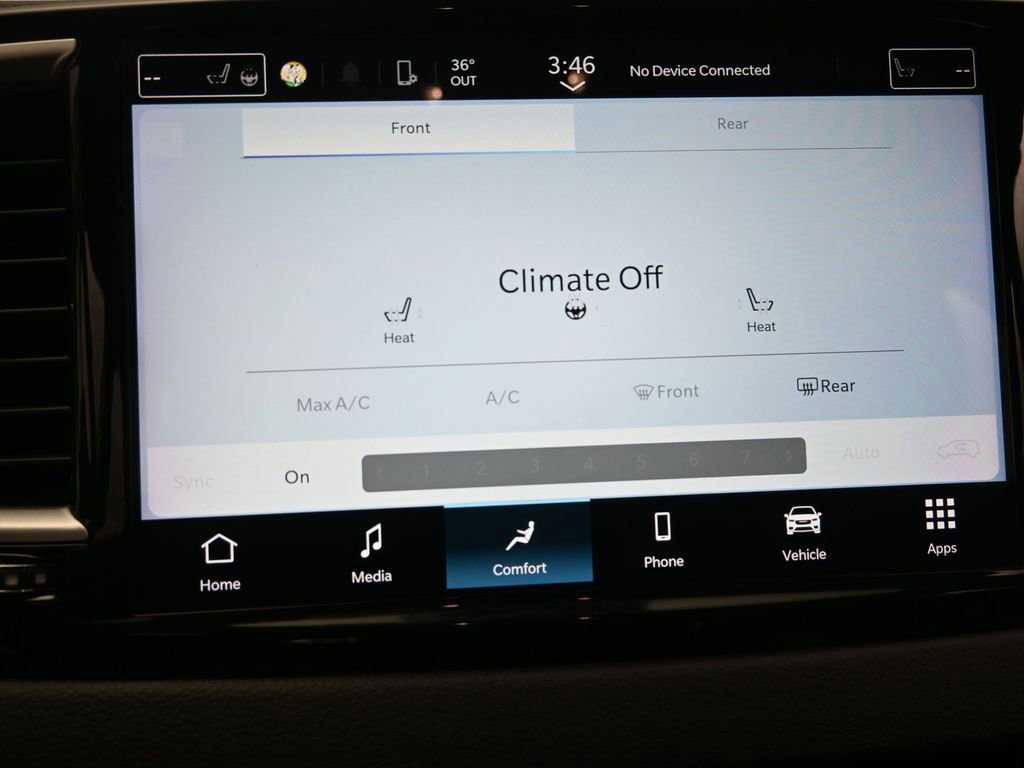 Used 2024 Chrysler Pacifica Touring-L image 29