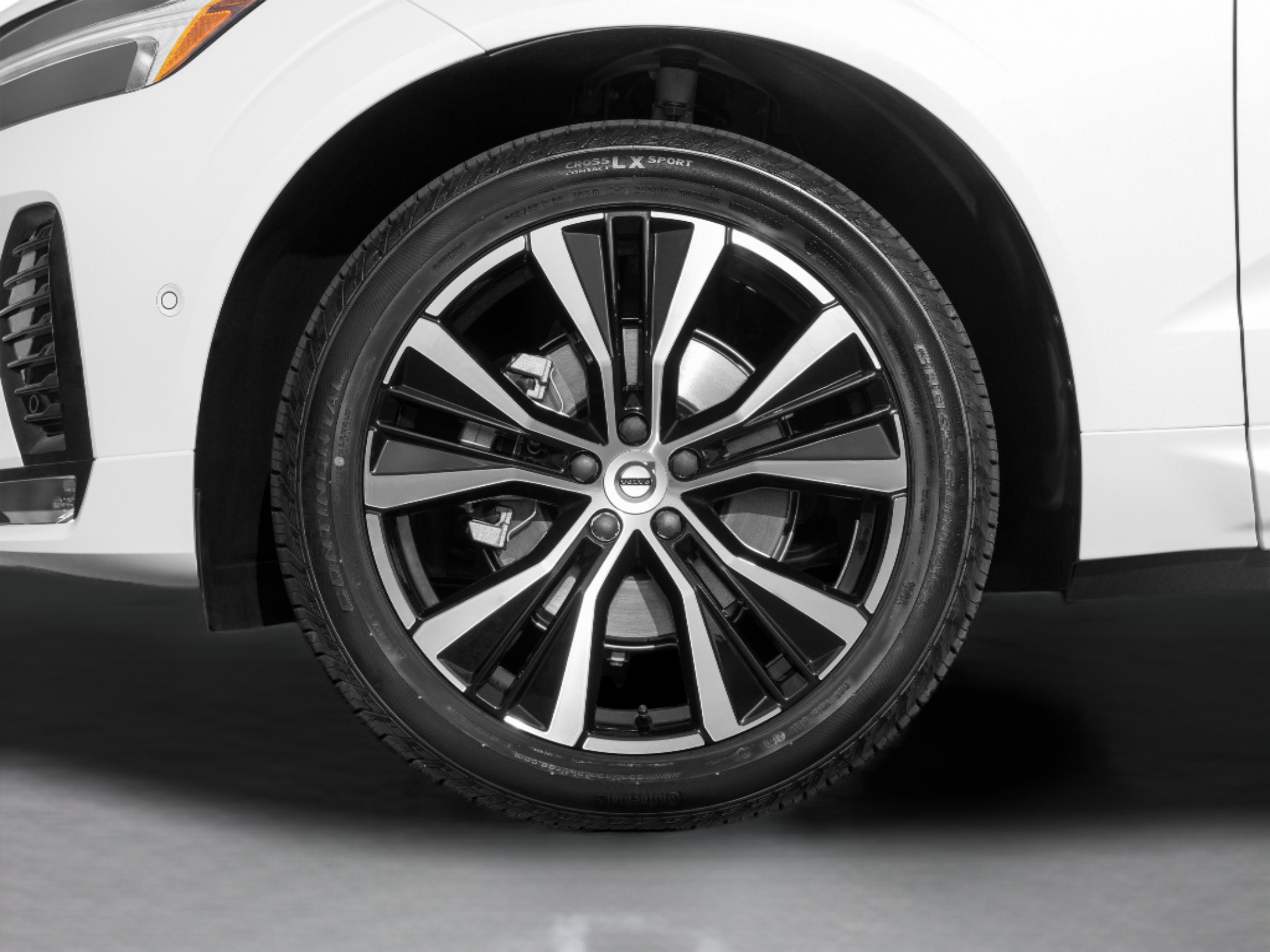 Used 2023 Volvo XC60 B5 Ultimate w/ Climate Package FWD image 47