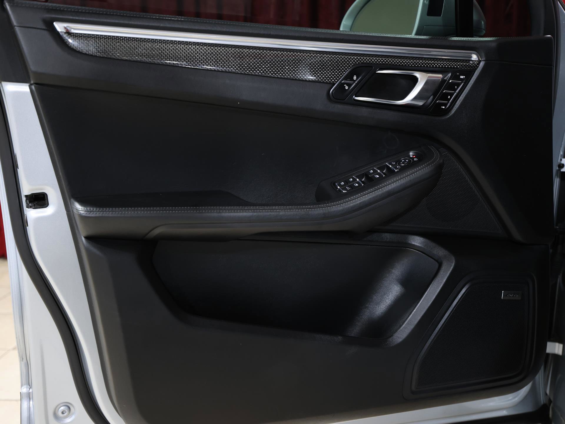 Used 2015 Porsche Macan Turbo AWD/4WD image 11