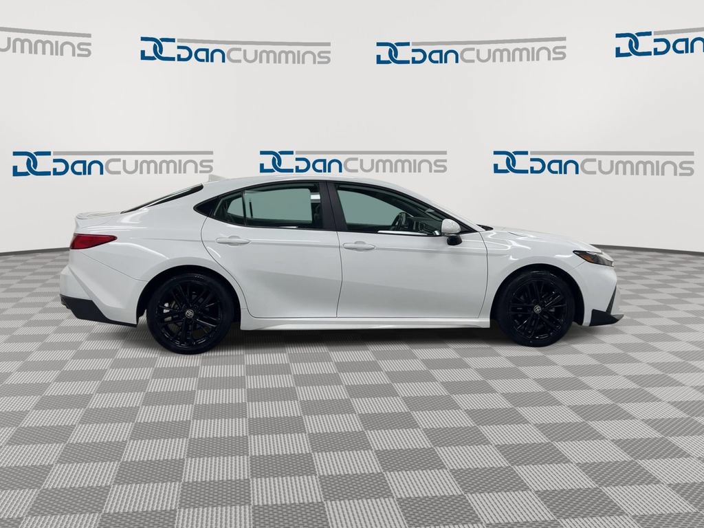 Used 2025 Toyota Camry SE FWD image 9