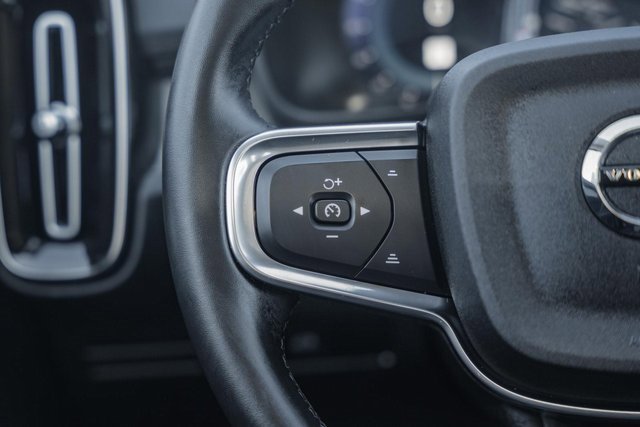 Certified 2025 Volvo XC40 B5 Plus image 31