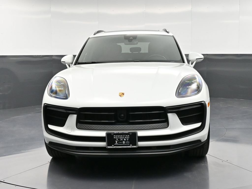 Certified 2022 Porsche Macan image 11
