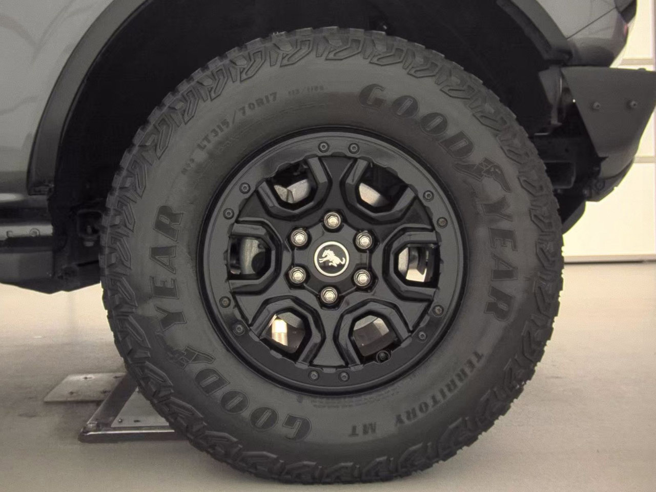 Used 2022 Ford Bronco Wildtrak image 7