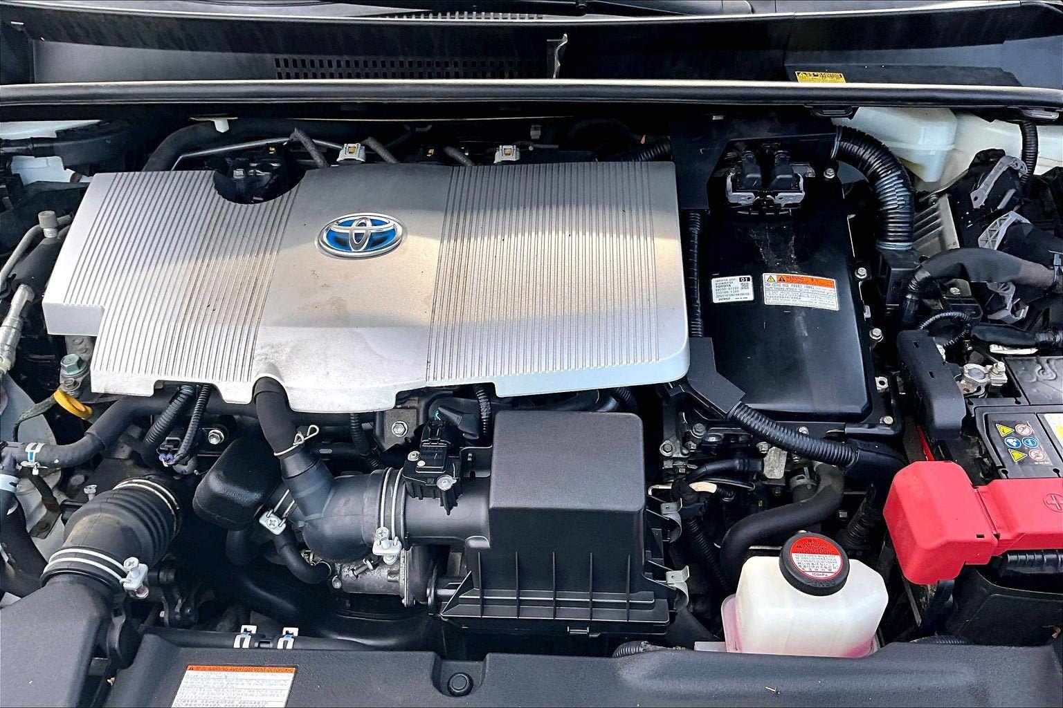 Used 2016 Toyota Prius Three w/ Advanced Technology Package FWD image 9