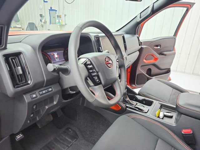 Used 2025 Nissan Frontier Pro-X image 18