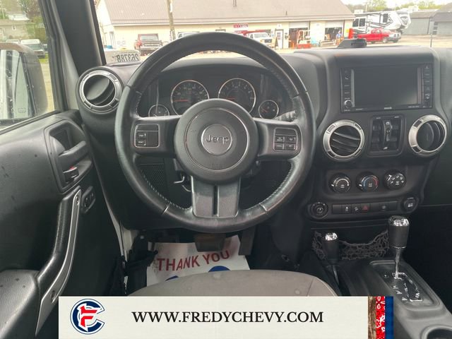 Used 2015 Jeep Wrangler Unlimited Sahara image 12