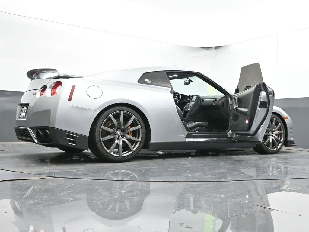 Used 2012 Nissan GT-R Premium AWD/4WD image 74
