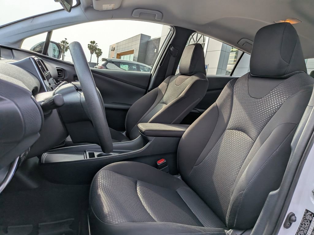 Used 2022 Toyota Prius LE image 9