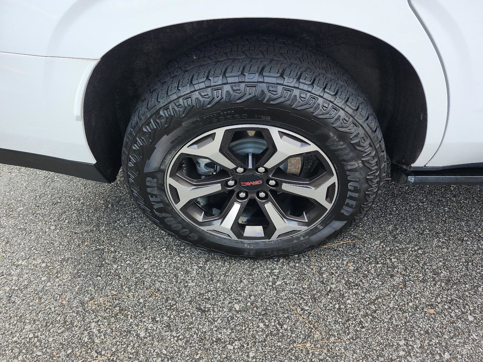 Certified 2025 GMC Yukon AT4 Ultimate w/ LPO, Floor Liner Package image 6