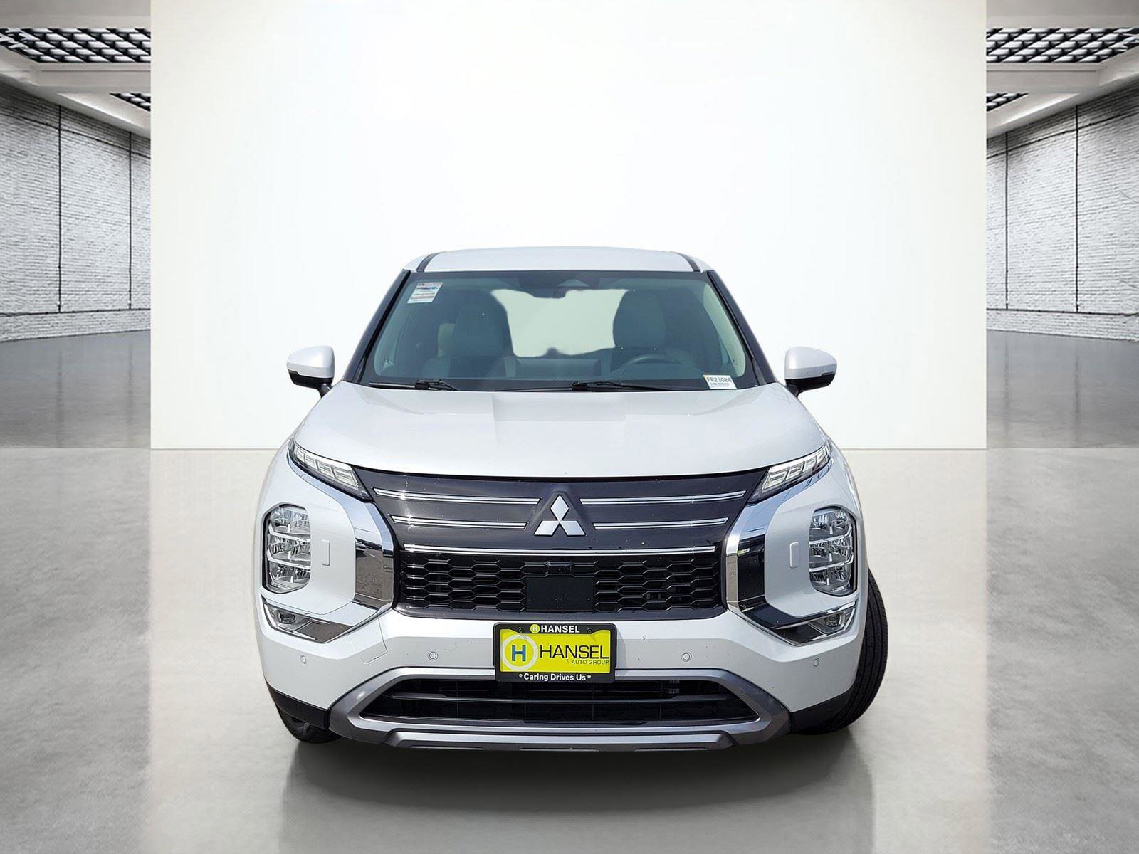 Used 2025 Mitsubishi Outlander SE AWD/4WD image 4