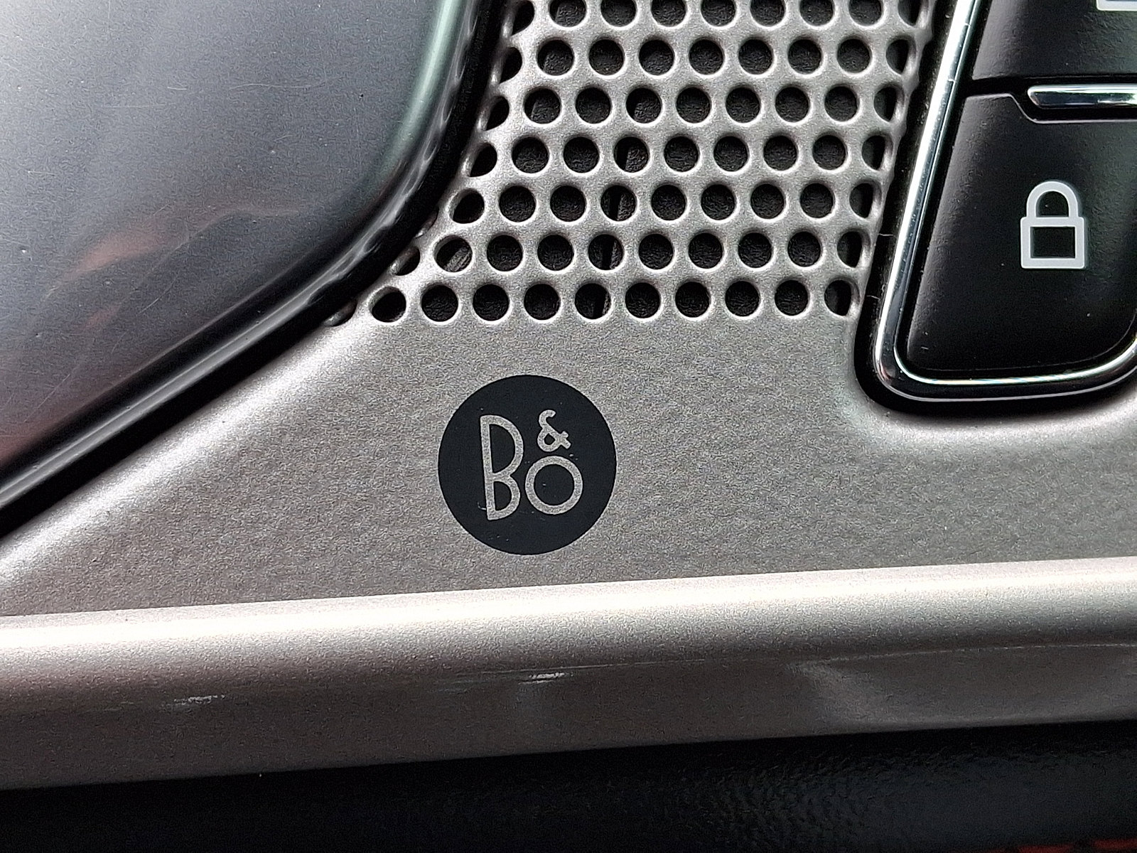 Used 2022 Ford Explorer ST-Line image 27