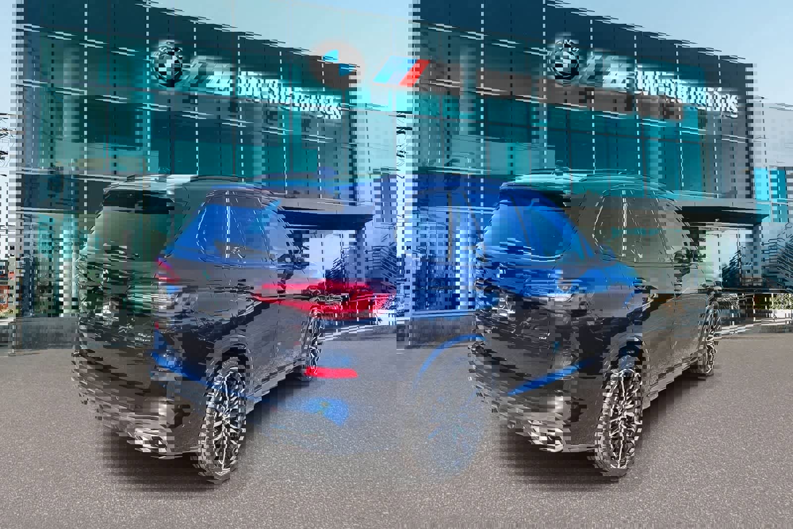 Used 2023 BMW X5 sDrive40i w/ M Sport Package image 4