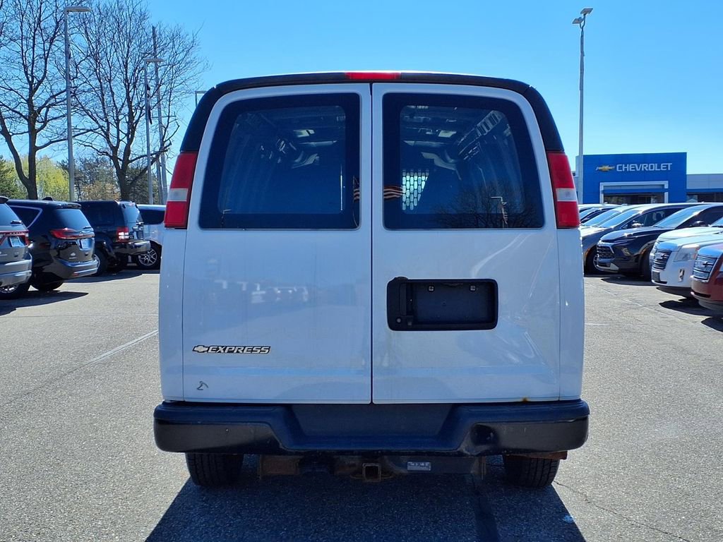 Used 2018 Chevrolet Express 3500 Extended w/ Driver Convenience Package RWD image 5