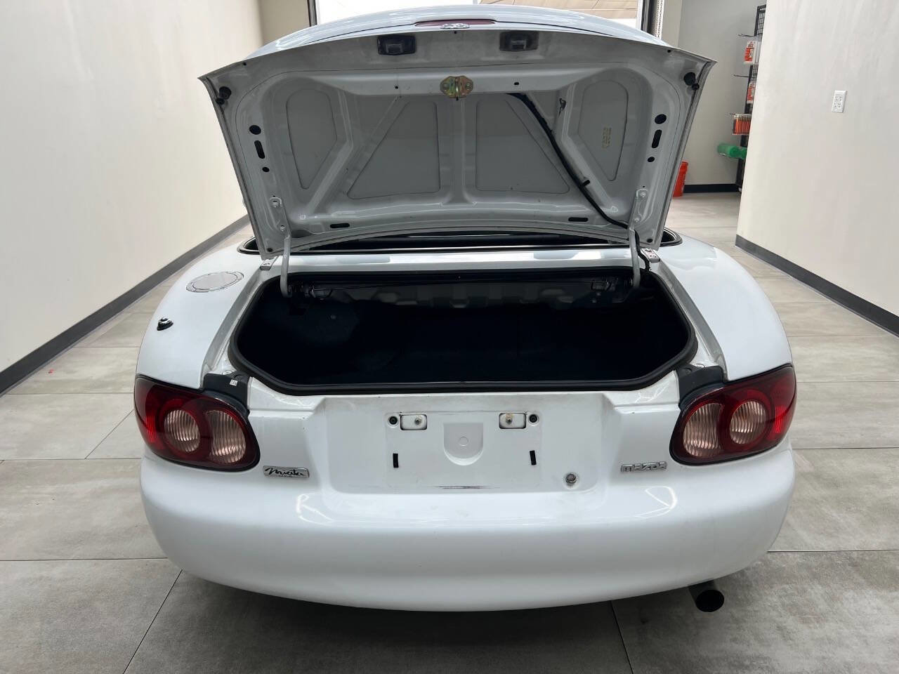 Used 2001 MAZDA MX-5 Miata image 19
