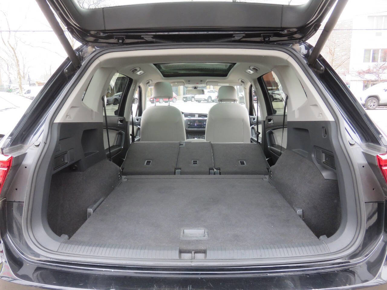 Used 2018 Volkswagen Tiguan SEL image 27