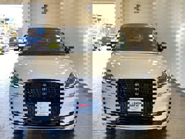 Used 2023 Lincoln Corsair AWD w/ Equipment Group 102A image 3