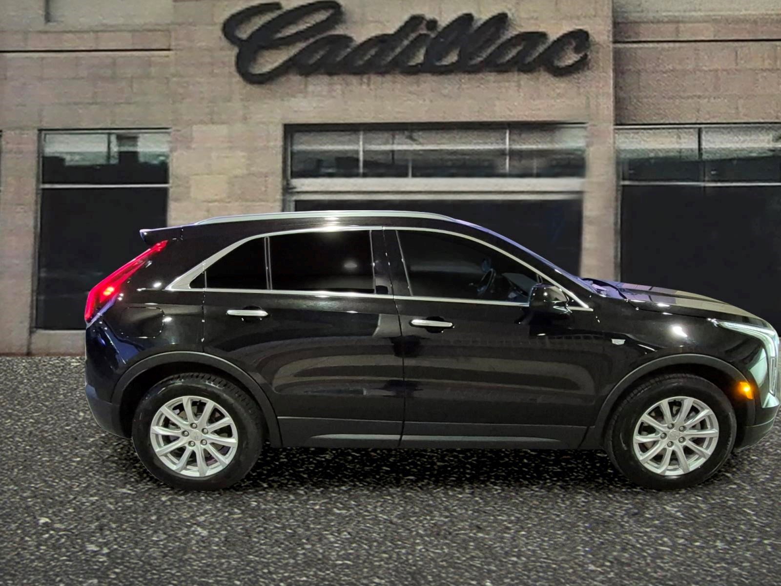 Certified 2023 Cadillac XT4 Luxury w/ Cold Weather Package image 7