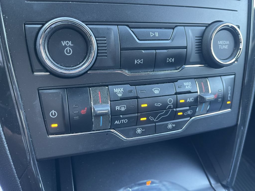 Used 2019 Ford Explorer XLT w/ Equipment Group 202A AWD/4WD image 27