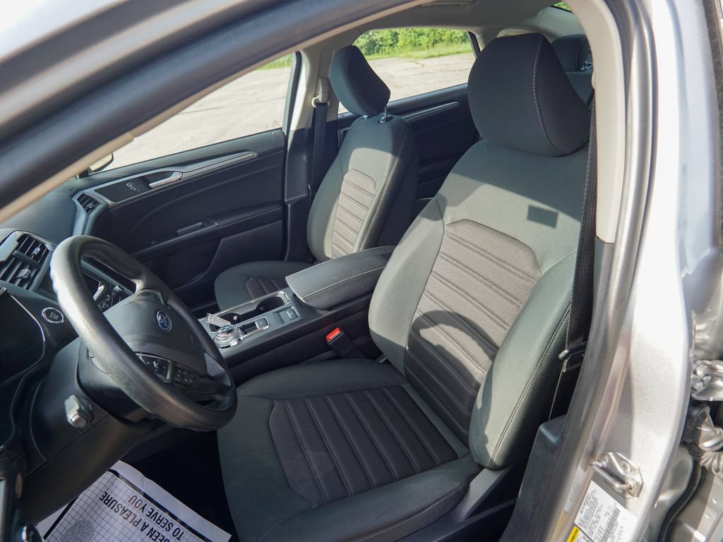 Used 2020 Ford Fusion SE FWD image 16