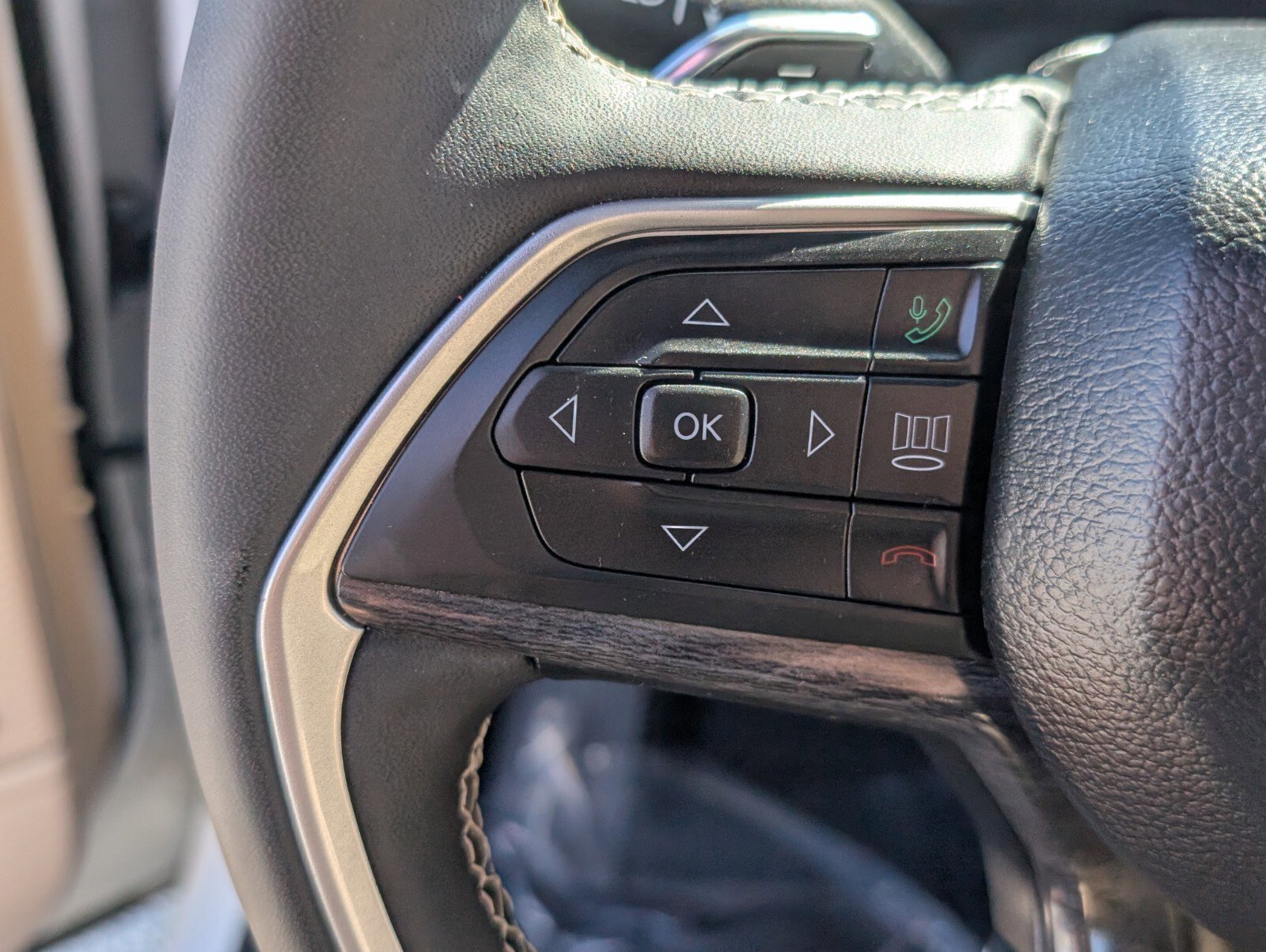 Used 2022 Jeep Grand Cherokee Limited 4xe image 37