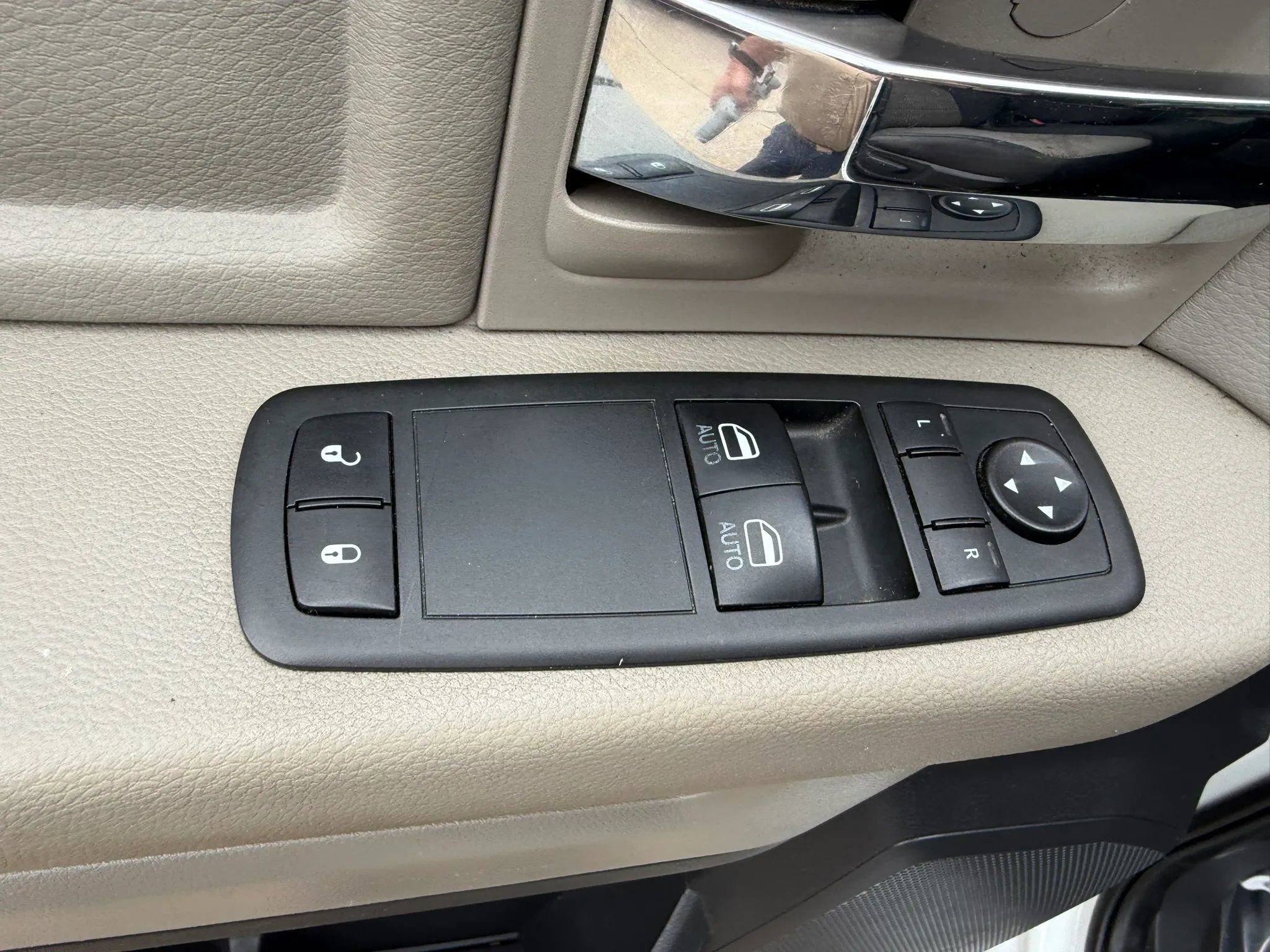 Used 2012 RAM 1500 Classic SLT RWD image 10